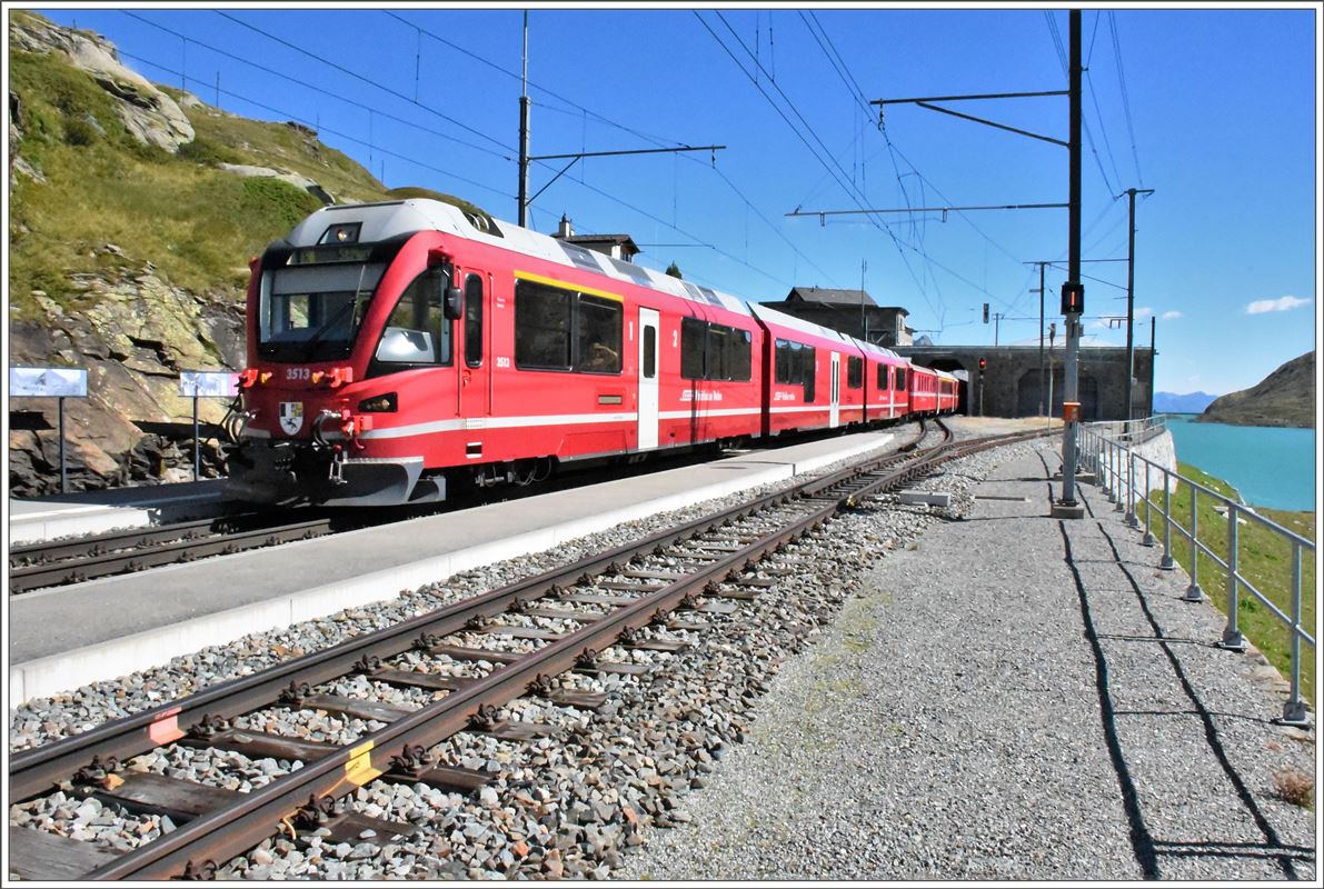 R1656 mit ABe 8/12 3513 in Ospizio Bernina 2253m ü/M. (06.09.2016)