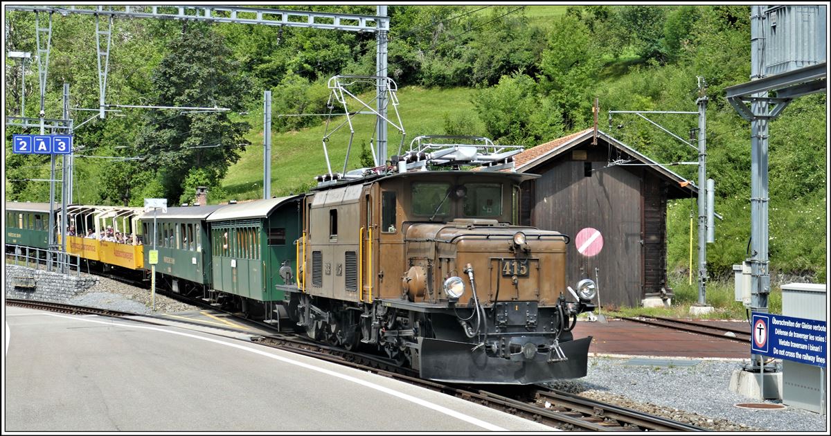 R1815 aus Davos Platz mit Ge 6/6 I 415 trifft in Filisur ein. (01.07.2020)