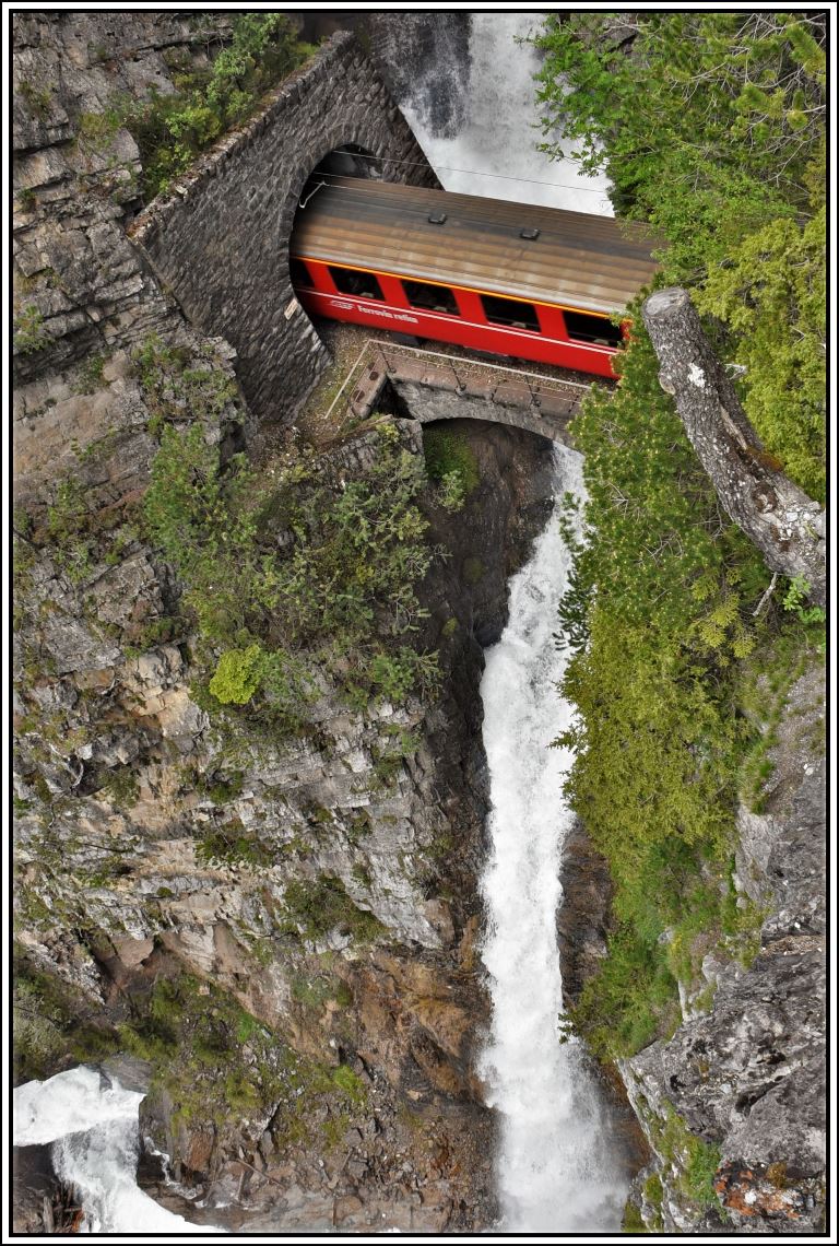 R1821 Davos Platz - Filisur in der Zügenschlucht beim Bärentritt kurz vor Wiesen. (16.06.2019)