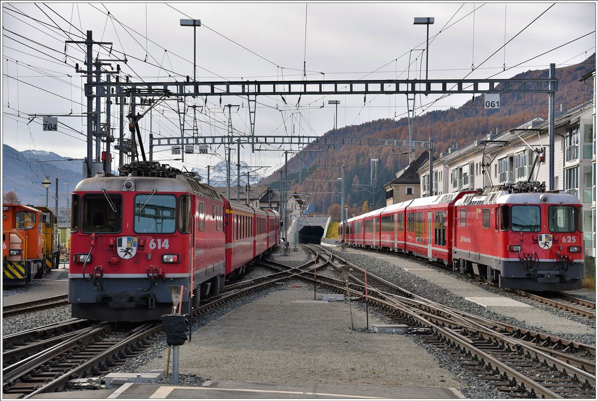 R1931 mit Ge 4/4 II 614  Schiers  und abgestellter AGZ mit Ge 4/4 II 625  Küblis  in Samedan. (02.11.2016)