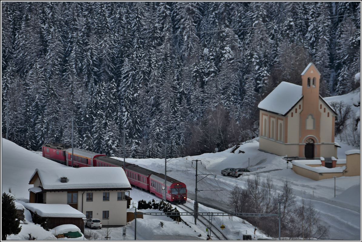R1937 mit Ge 4/4 II 631  Untervaz  von Scuol-Tarasp nach Pontresina in Ardez. (05.02.2018)