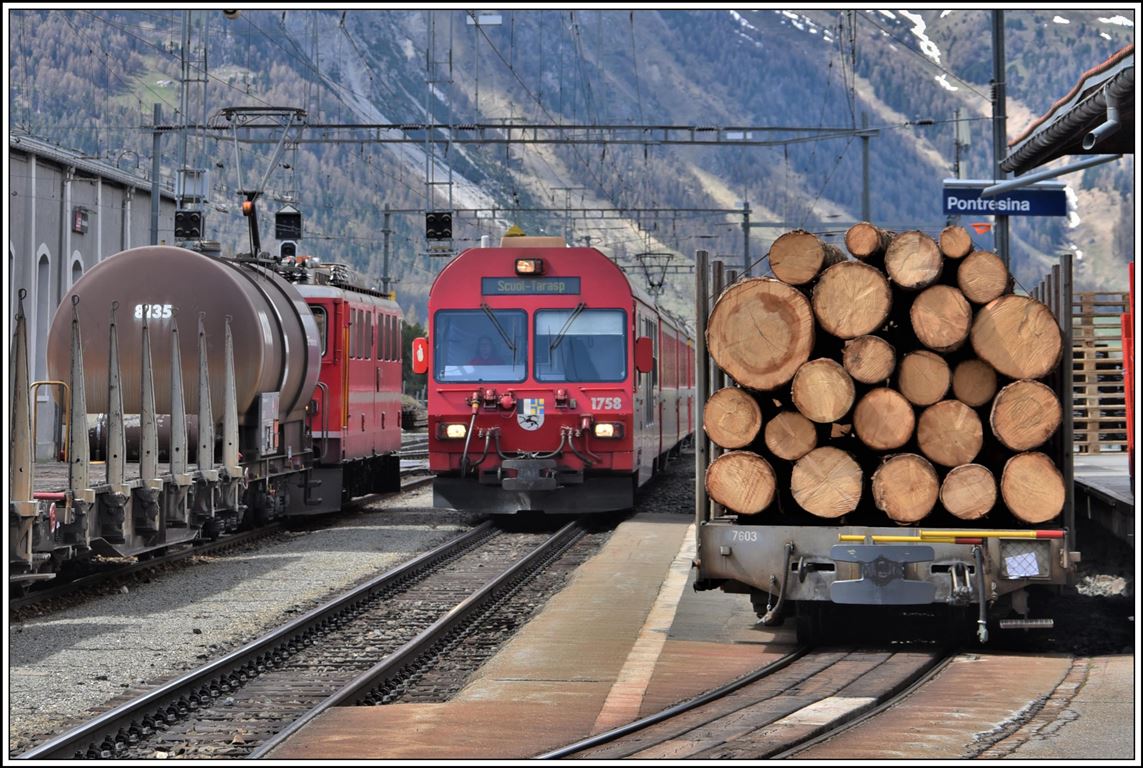 R1941 aus Scuol-Tarasp mit Steuerwagen 1758 trifft in Pontresina ein und wird sofort al R1952 zurückfahren. (06.05.2020)