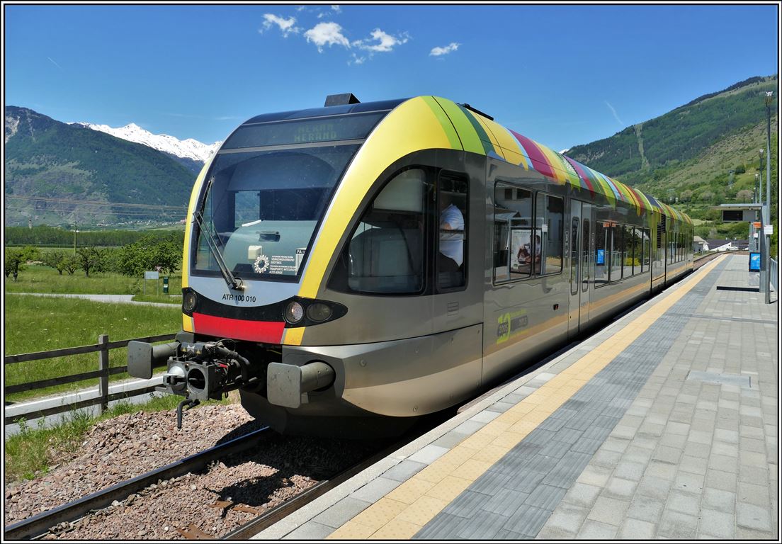 R214 mit ATR 100.010 in Schluderns/Sluderno. (02.06.2019)