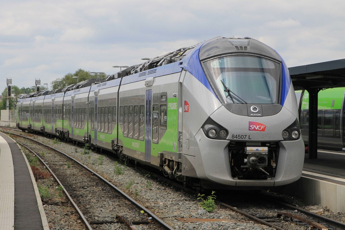 Régiolis 84507 auf Bahnhof Laon am 20-6-2014.
