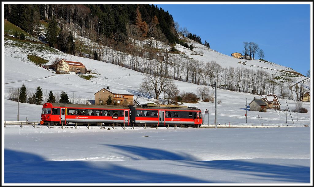 R3139 auf dem Weg nach Altstätten Stadt kurz vor der Haltestelle Rietli. (05.12.2013)