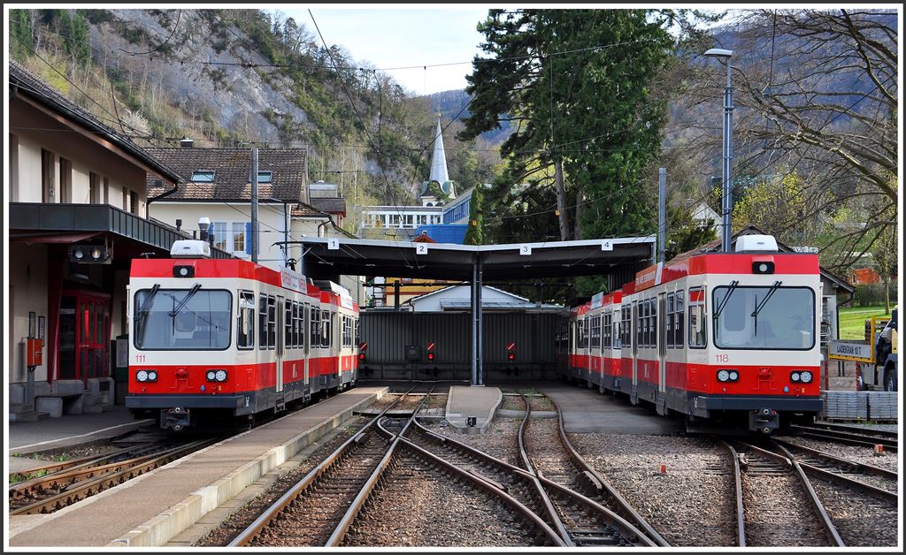 R3166 ist bereit zur Abfahrt in Waldenburg. (15.04.2015)
