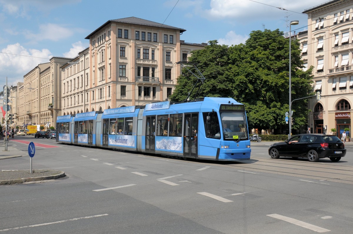 R3.3 2213 am 17.08.13 in der Maximilianstraße