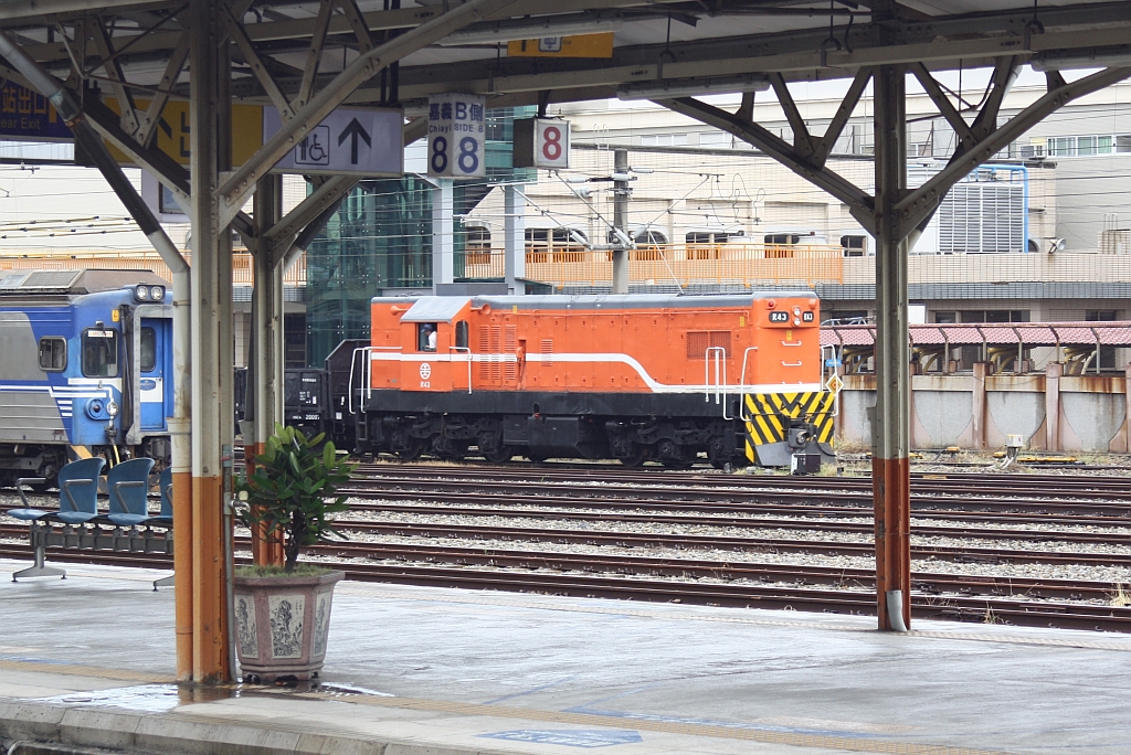R43 am 06.Juni 2014 in der Chiayi Station.