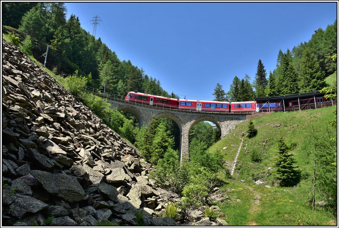 R4656 mit ABe 8/12 3509 auf dem Val Pila Viadukt zwischen Cavaglia und Stablini. (25.06.2019)
