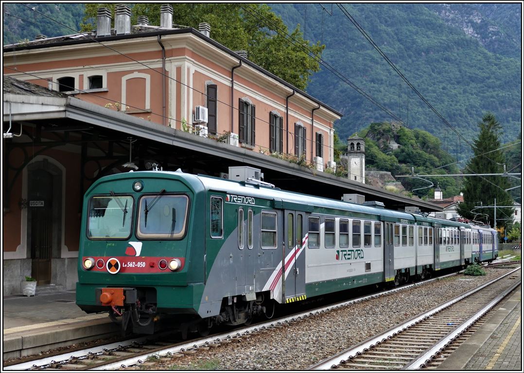 R4971 mit Steuerwagen Le 562-050 in Chiavenna. (05.09.2019)