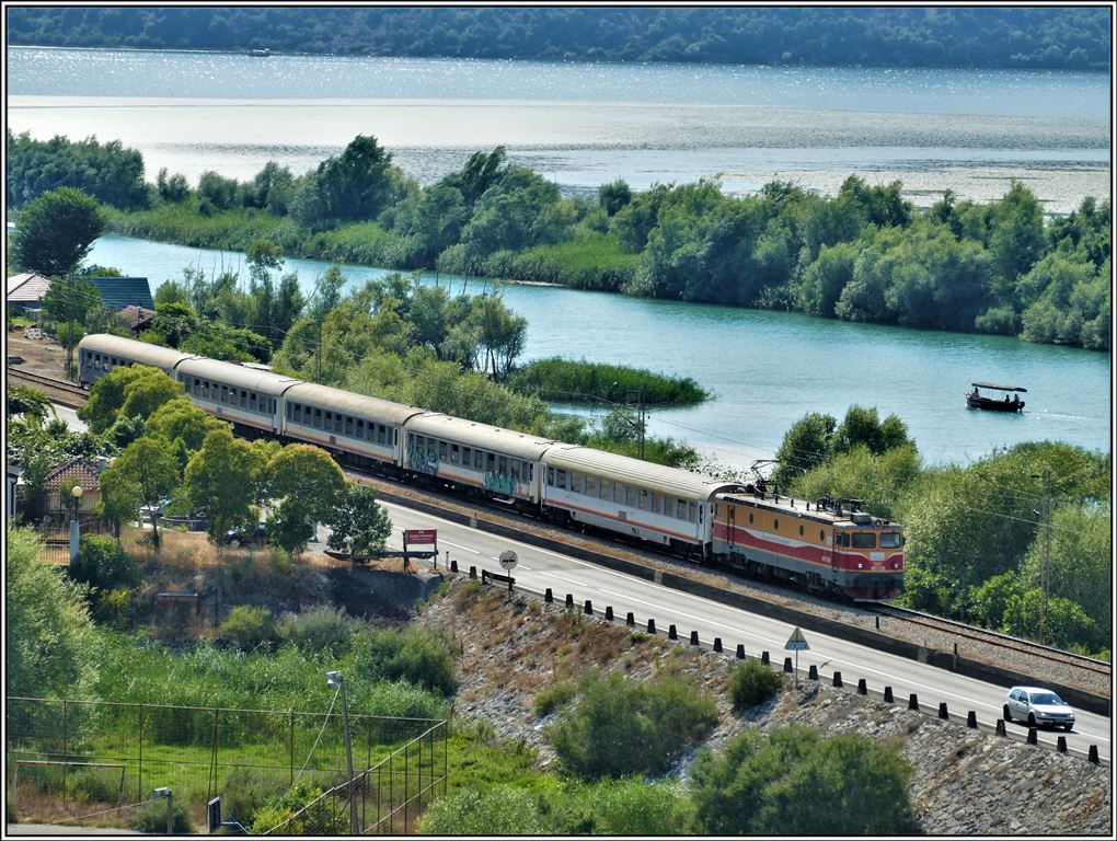 R6102 von Bar nach Podgorica mit 461-039 bei Vranjina. (21.07.2019)