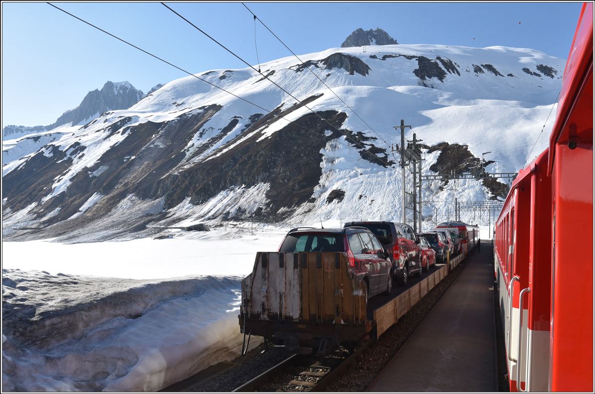 R856 und R855 kreuzen sich in Oberalppass. (20.04.2018)