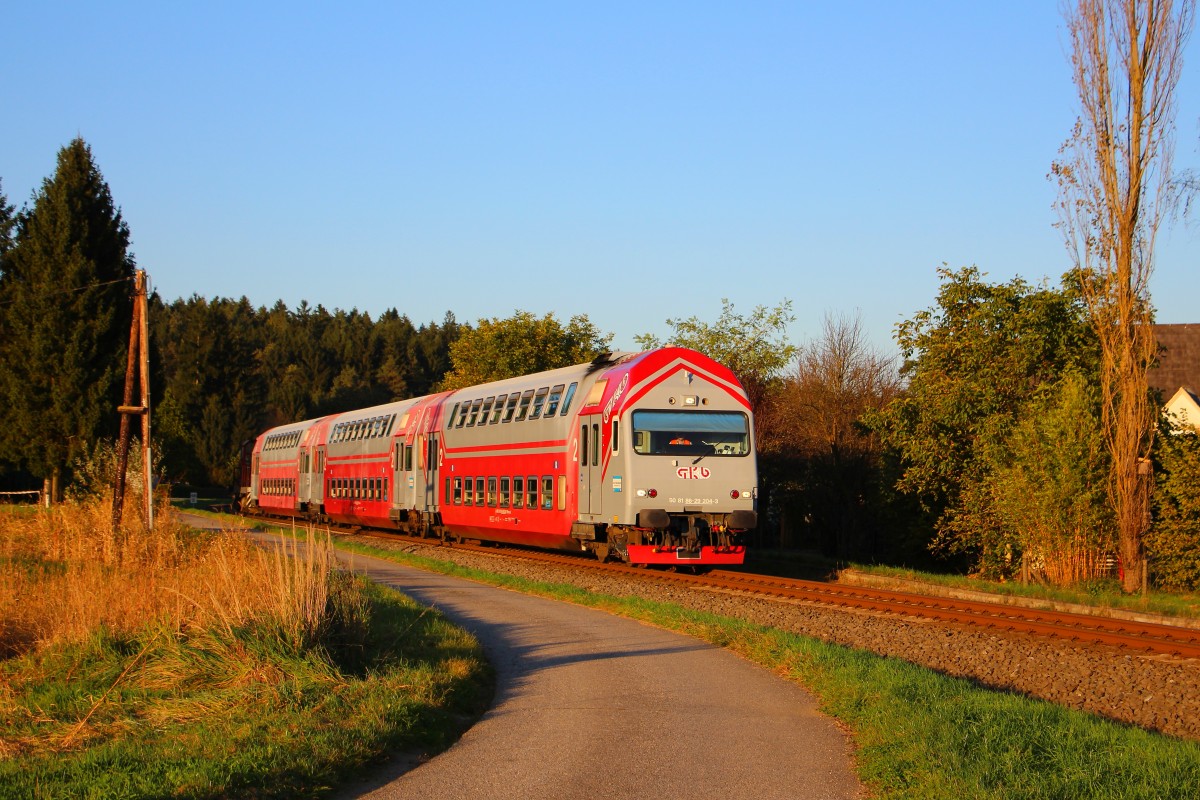 R8567 kurz vor seinem Ziel am Freitag Abend ( 9.10.2014) bei Pölfing Brunn .