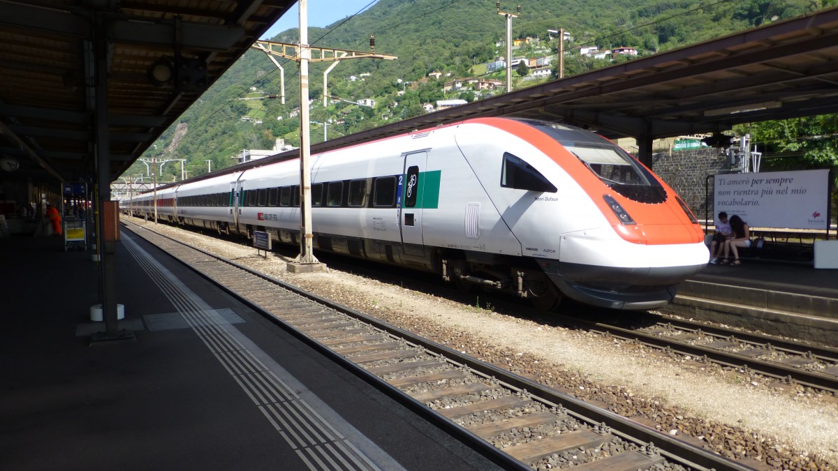 RABDe 500 032-8 Henri Dufaux unterwegs richtung süden während den Aufenthalt in Bhf. Bellinzona in Gleis 3 (16-08-2012)