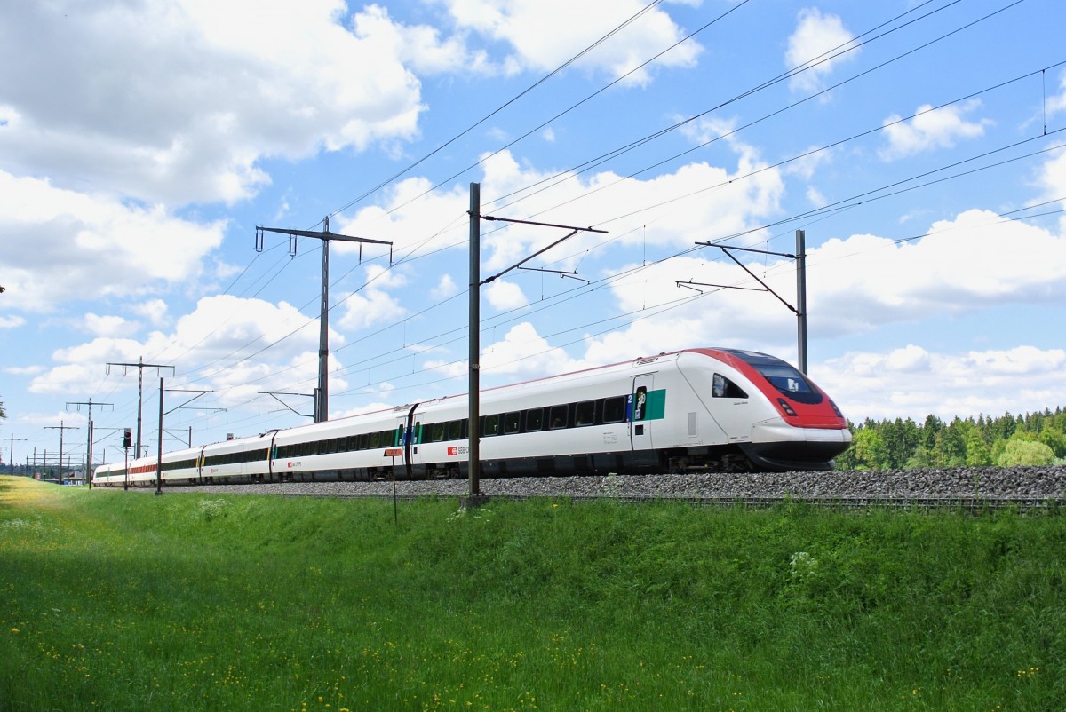 RABDe 500 034-4 als IR 2025 bei Hindelbank, 17.05.2014.