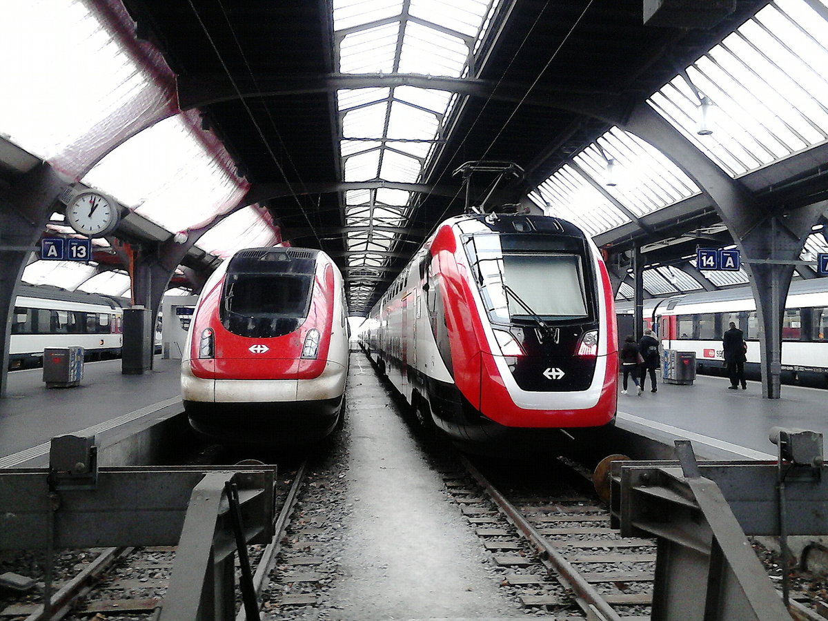 RABDe 500 (ICN) und FV Dosto am 17.12.19 in Zürich Hbf.