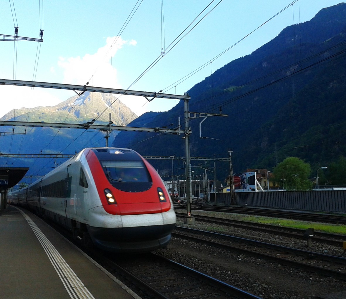 RABDe 500 XXX als ICN 886 (Lugano - Bellinzona - Arth-Goldau - Zürich HB) am 21.7.2015 bei der Durchfahrt in Erstfeld.
