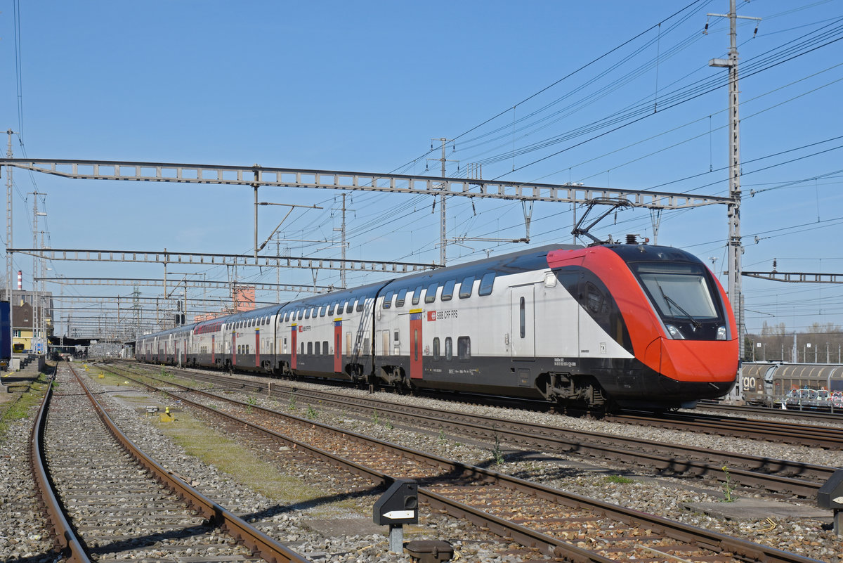 RABDe 502 003-2 Twindexx durchfährt den Bahnhof Muttenz. Die Aufnahme stammt vom 16.03.2020.