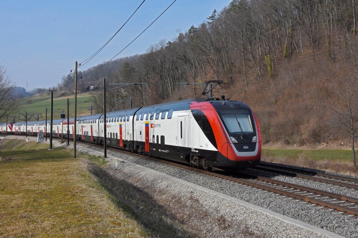 RABDe 502 005-7 Twindexx fährt Richtung Bahnhof Gelterkinden. Die Aufnahme stammt vom 12.03.2022.