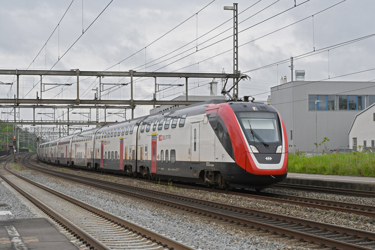 RABDe 502 007-3 Twindexx durchfährt am 12.05.2023 den Bahnhof Rupperswil.