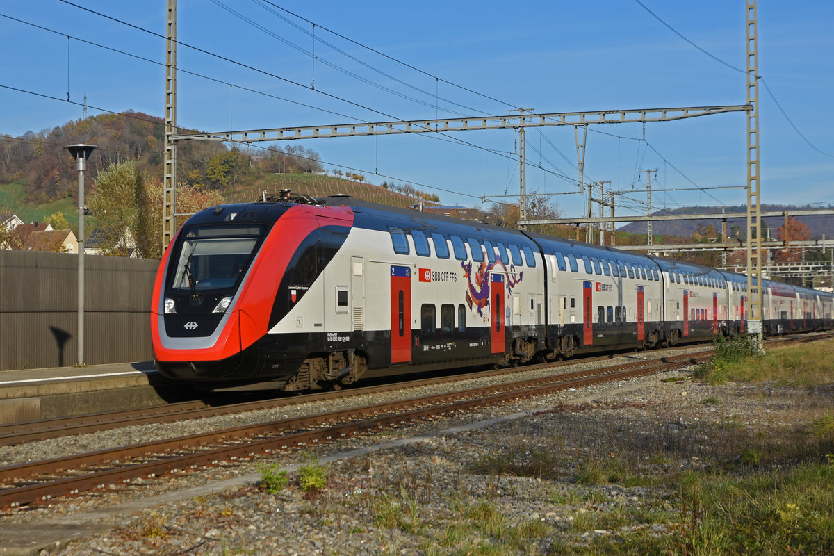 RABDe 502 008-1 Twindexx durchfährt den Bahnhof Gelterkinden. Die Aufnahme stammt vom 13.11.2020.