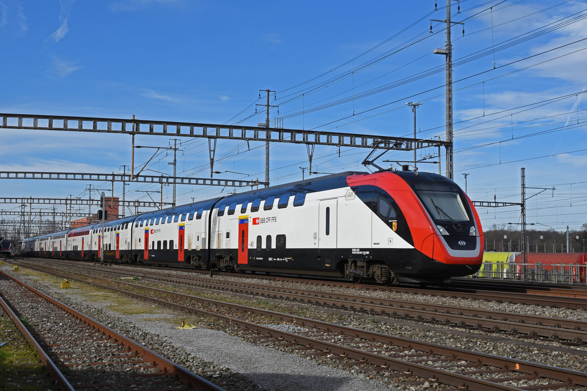 RABDe 502 010-7 Twindexx durchfährt den Bahnhof Muttenz. Die Aufnahme stammt vom 16.02.2020.