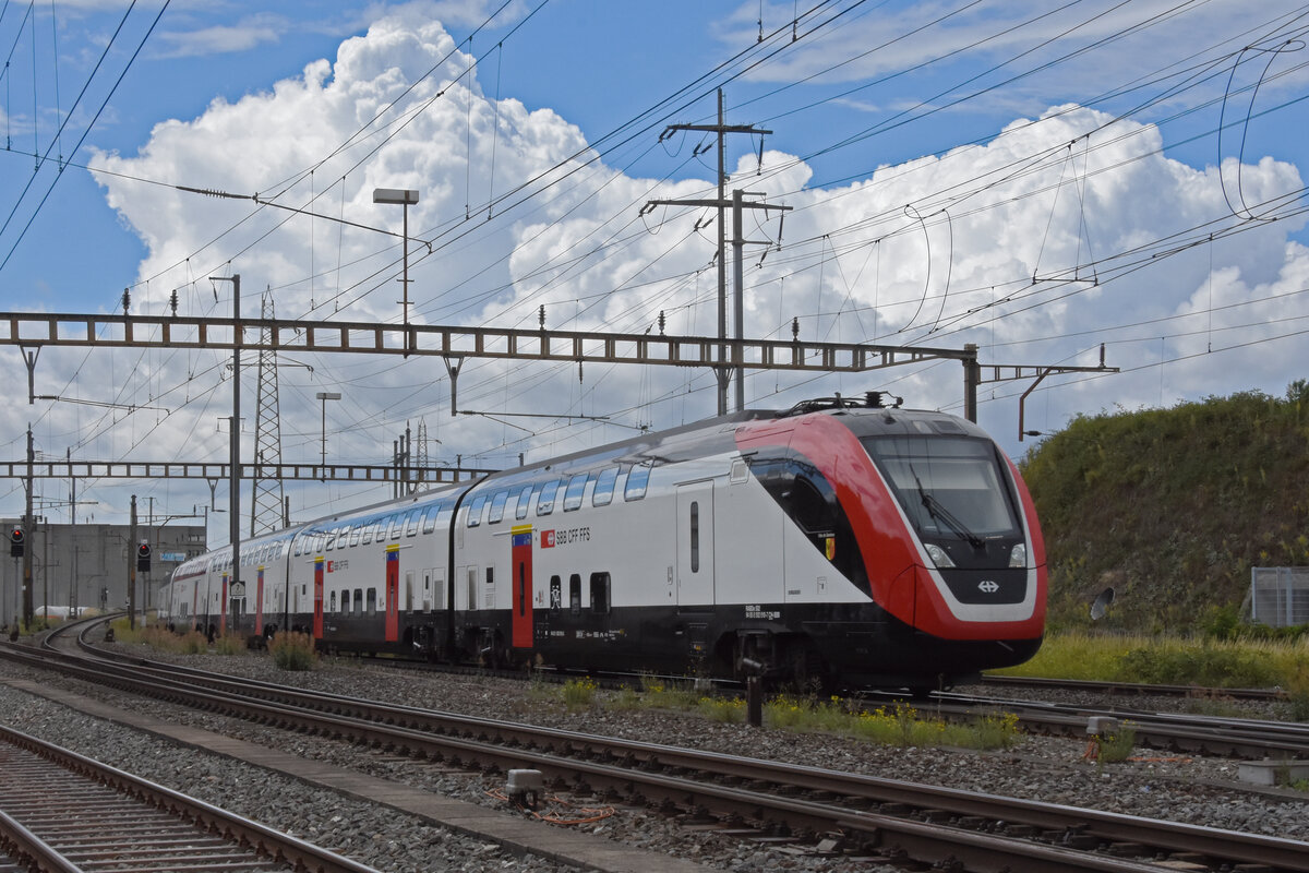 RABDe 502 010-7 Twindexx durchfährt am 09.06.2022 den Bahnhof Pratteln.