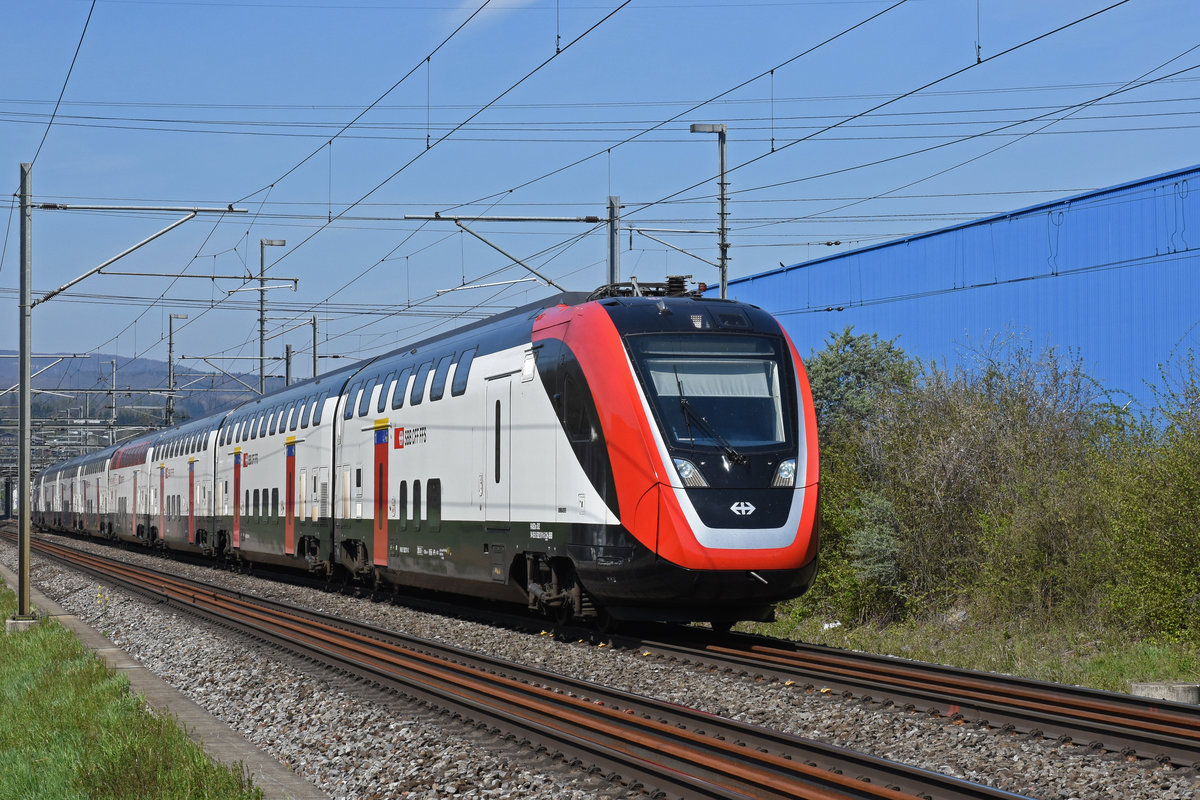 RABDe 502 011-5 fährt Richtung Bahnhof Itingen. Die Aufnahme stammt vom 18.04.2019.