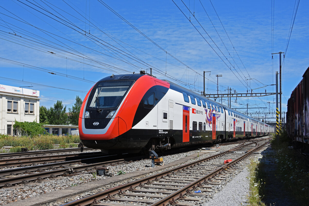 RABDe 502 016-4 Twindexx durchfährt den Bahnhof Pratteln. Die Aufnahme stammt vom 13.07.2022.