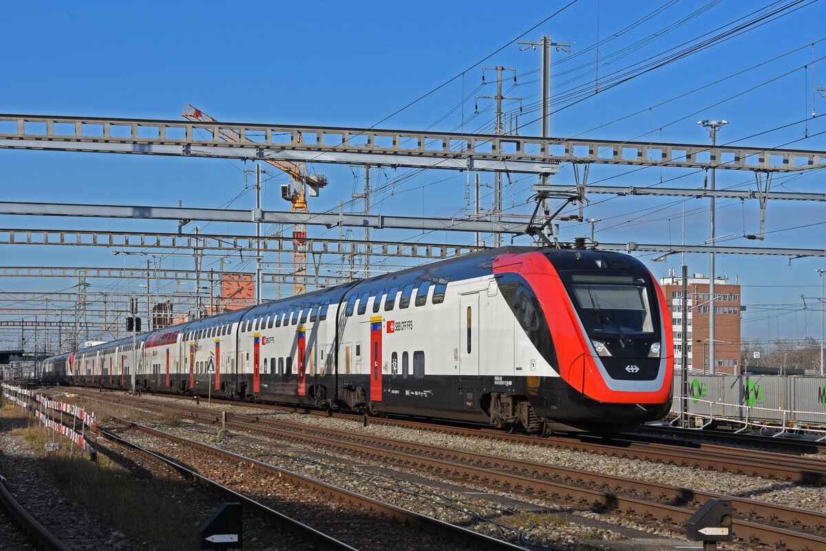 RABDe 502 017-2 Twindexx durchfährt den  Bahnhof Muttenz. Die Aufnahme stammt vom 22.01.2022.