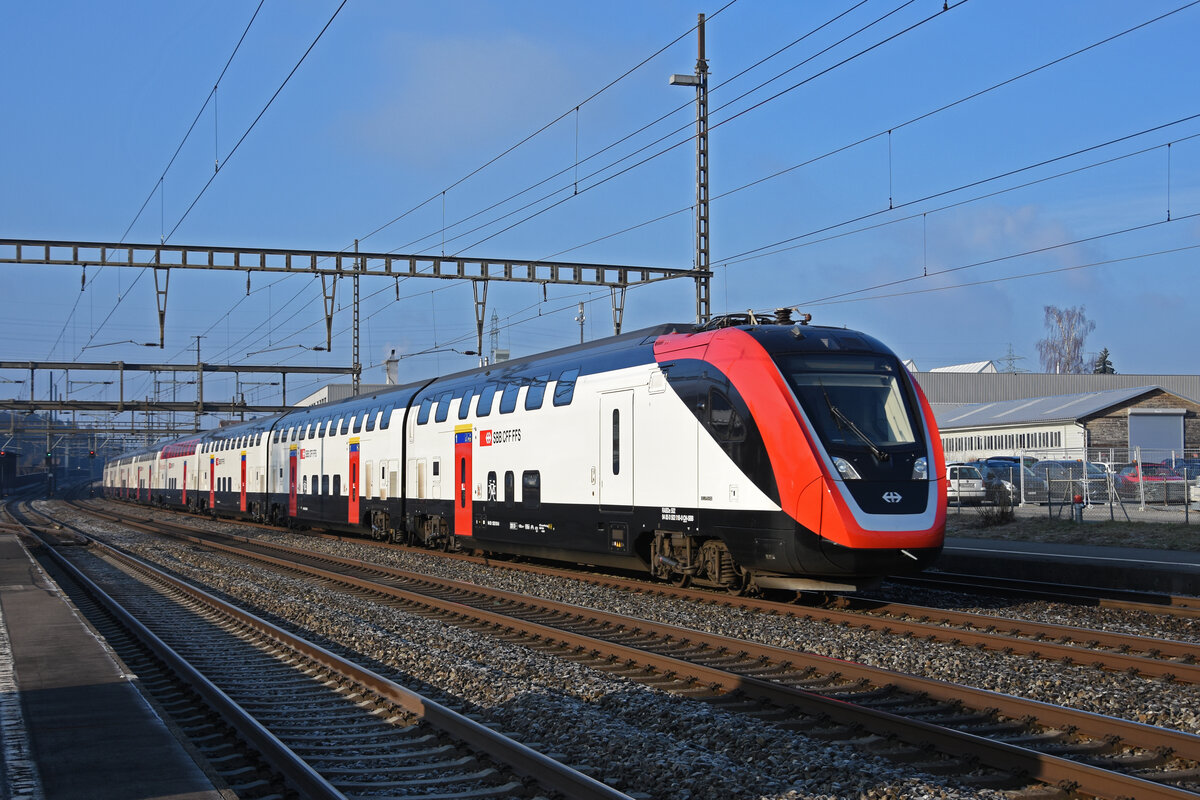 RABDe 502 018-0 Twindexx durchfährt den Bahnhof Rupperswil. Die Aufnahme stammt vom 13.01.2022.