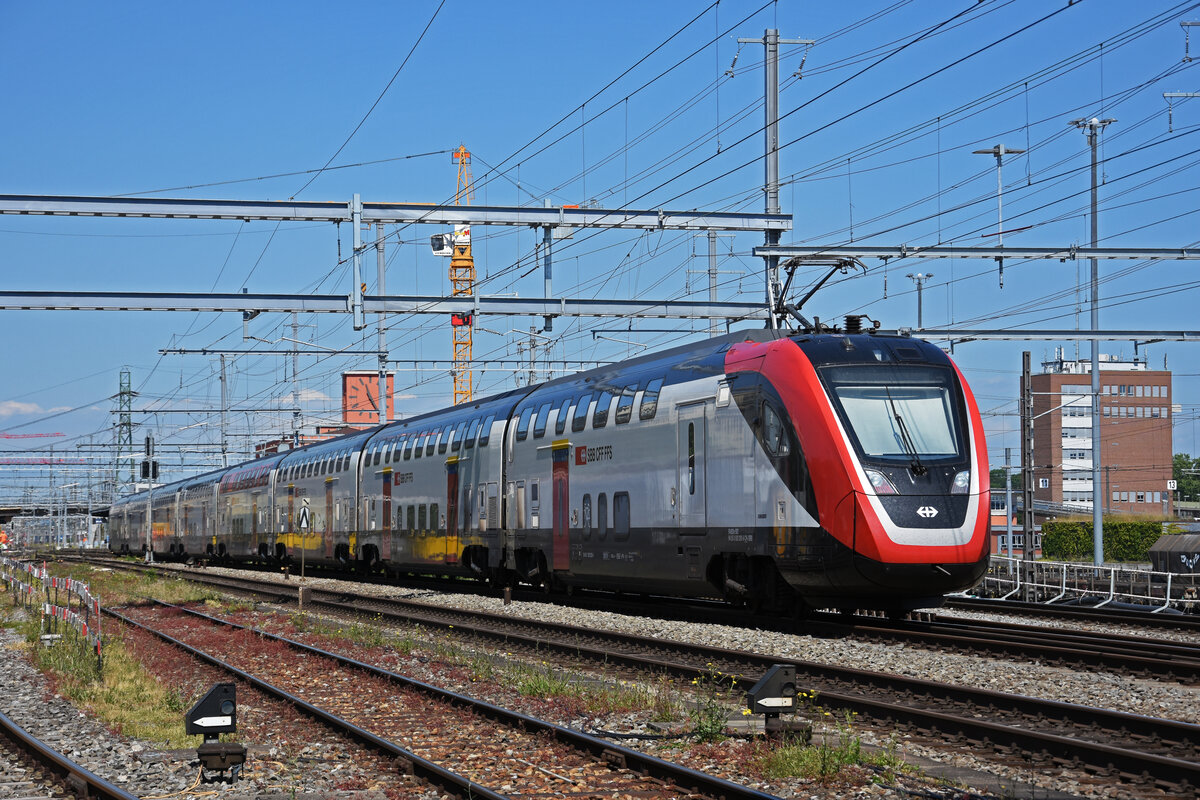 RABDe 502 020-6 Twindexx durchfährt den Bahnhof Pratteln. Die Aufnahme stammt vom 30.05.2022.