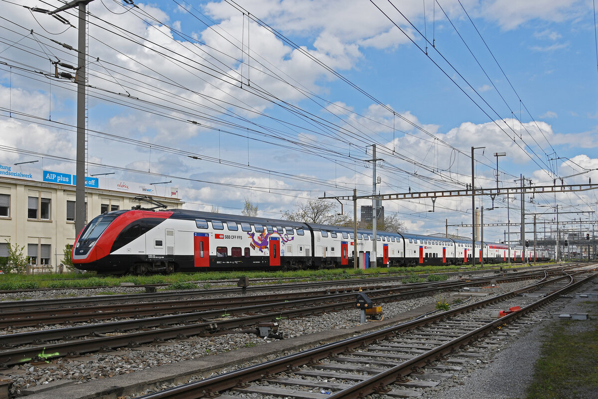 RABDe 502 023-0 durchfährt am 27.04.2023 den Bahnhof Pratteln.