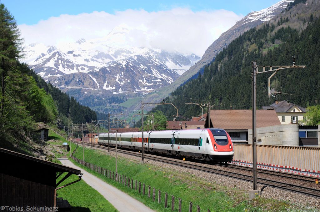 RABDe500 017 als ICN667 am 11.05.2013 bei Ambri-Piotta