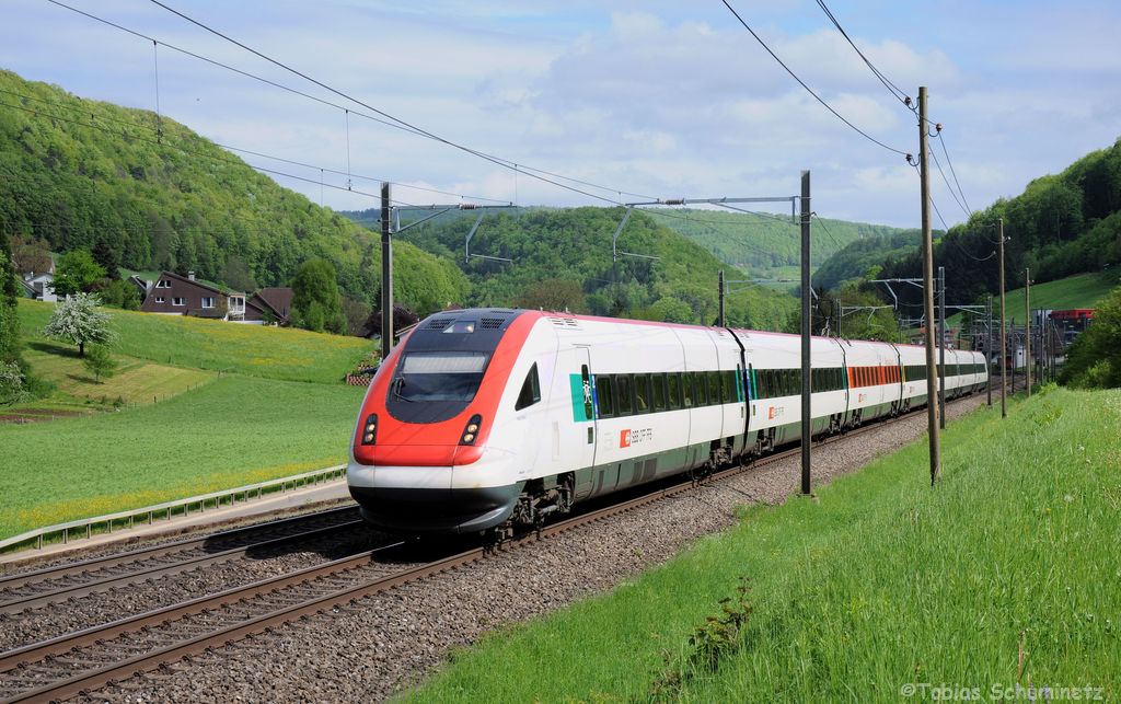 RABDe500 018 als ICN680 am 10.05.2013 in Tecknau