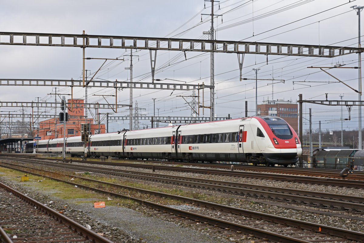 RABe 500 016  Alice Rivaz  durchfährt den Bahnhof Muttenz. Die Aufnahme stammt vom 12.01.2020.
