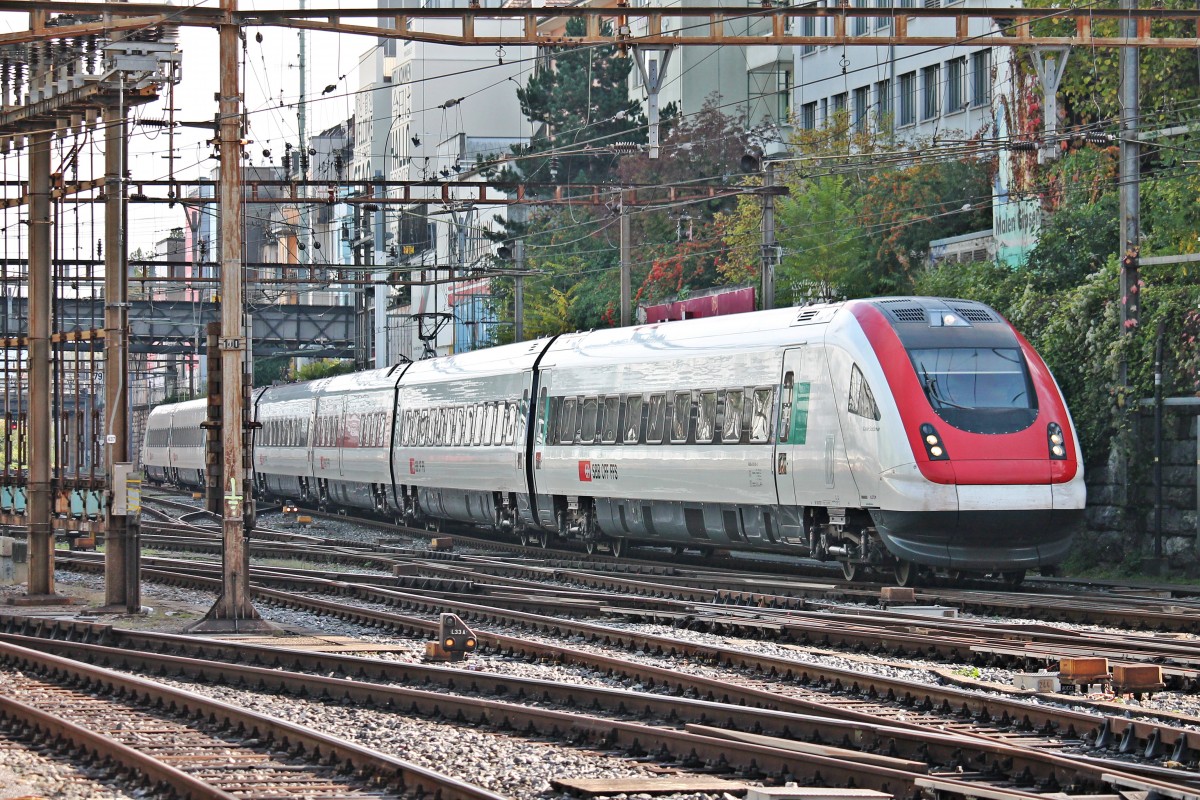 RABe 500 025-2  Xavier Stockmar  am 25.10.2014 bei der Einfahrt in Basel SBB.