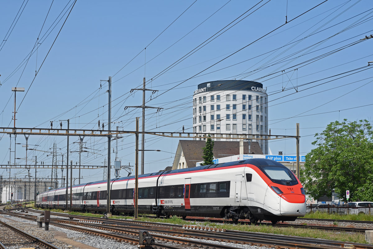 RABe 501 003-4 durchfährt den Bahnhof Pratteln. Die Aufnahme stammt vom 04.06.2019.