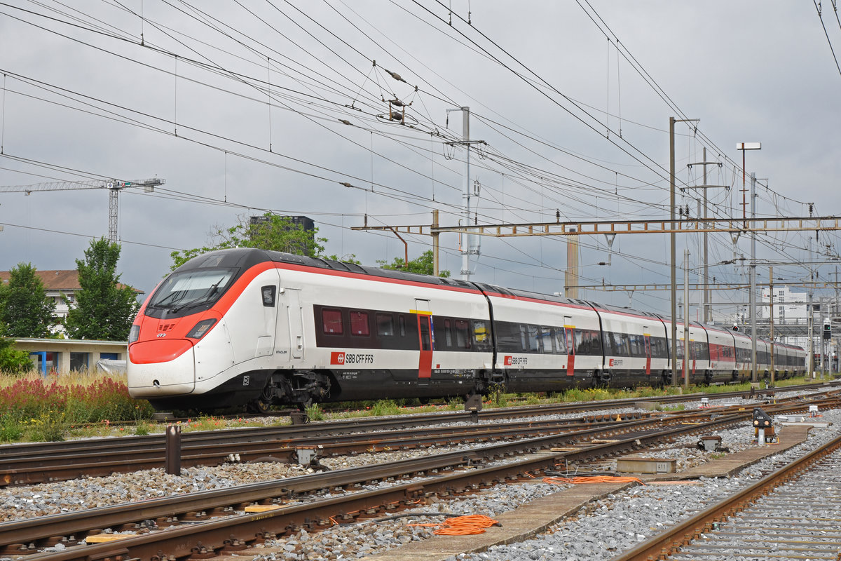 RABe 501 003-4 durchfährt den Bahnhof Pratteln. Die Aufnahme stammt vom 11.06.2019.