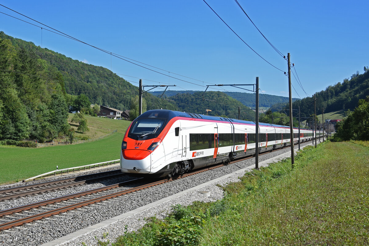 RABe 501 004-2 Giruno fährt am 22.08.2022 Richtung Bahnhof Gelterkinden.