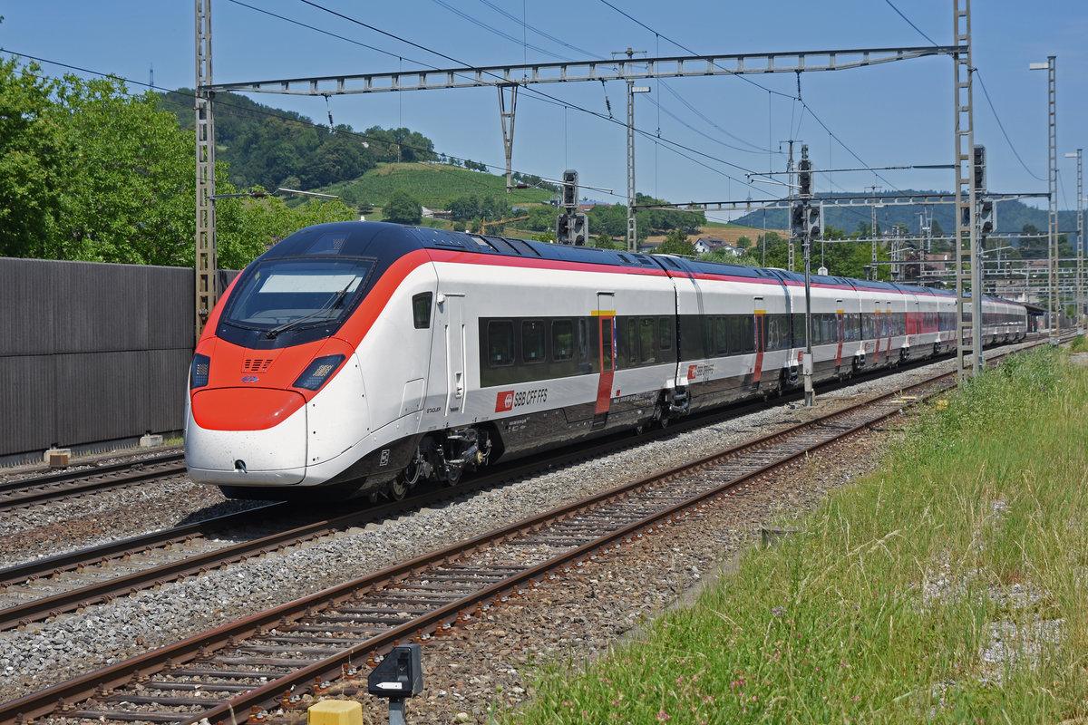 RABe 501 009-1 Giruno durchfährt den Bahnhof Gelterkinden. Die Aufnahme stammt vom 17.07.2019.