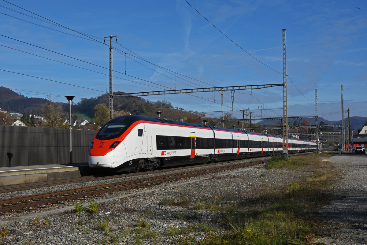 RABe 501 010-9 Giruno durchfährt den Bahnhof Gelterkinden. Die Aufnahme stammt vom 13.11.2020.