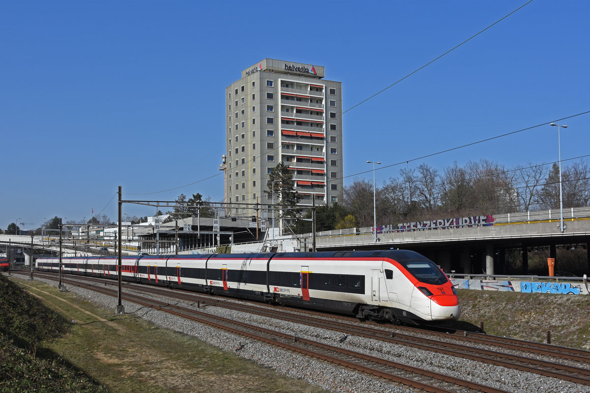 RABe 501 010-9 Giruno fährt Richtung Bahnhof Muttenz. Die Aufnahme stammt vom 25.02.2021.