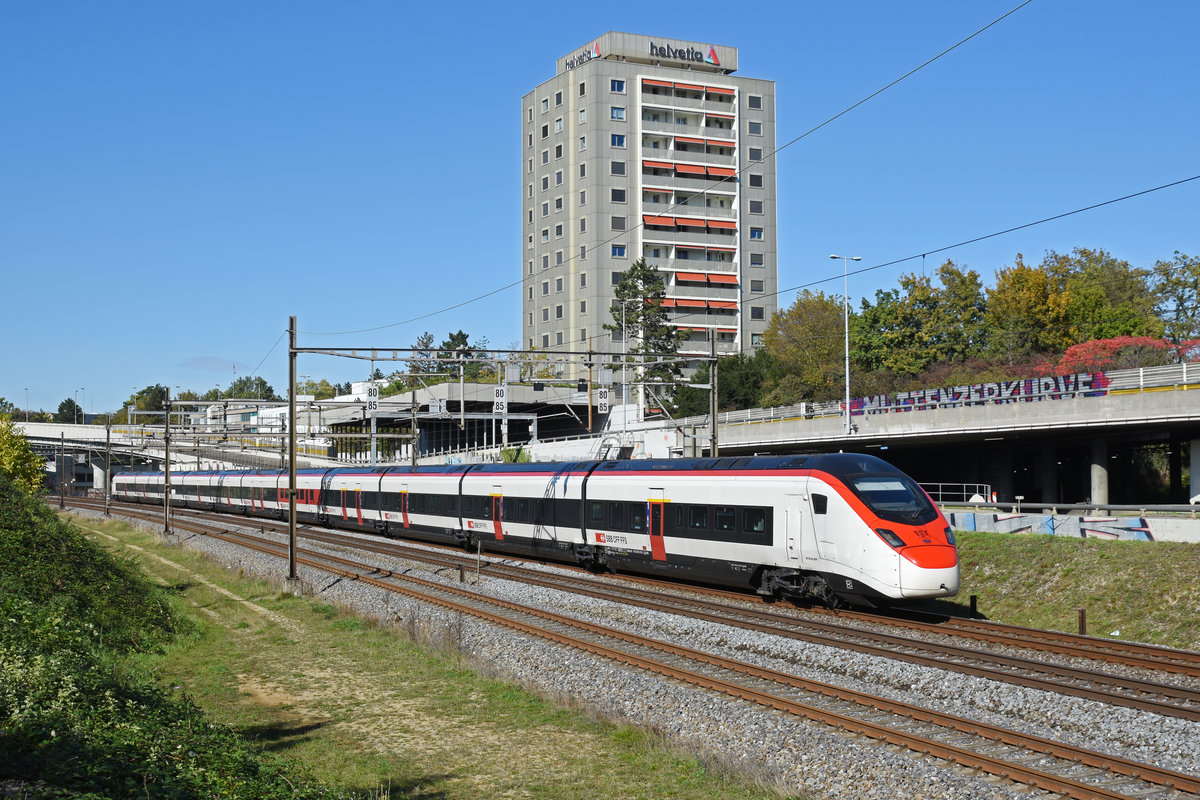 RABe 501 012-5 fährt Richtung Bahnhof Muttenz. Die Aufnahme stamm t vom 16.10.2019.
