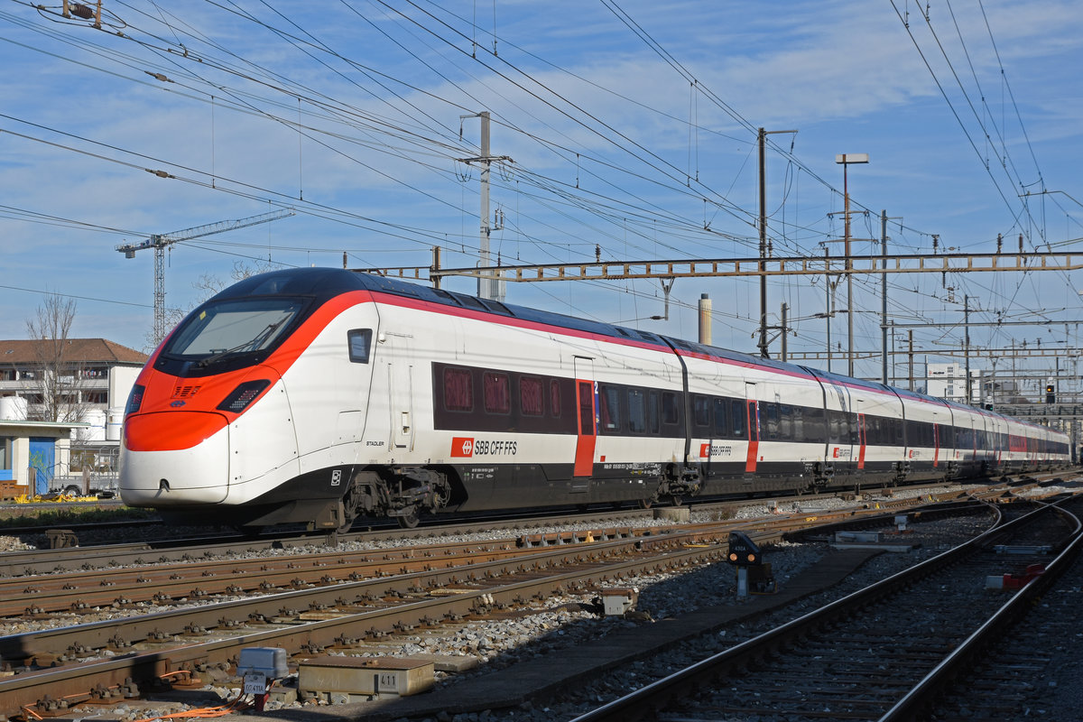 RABe 501 012-5 Giruno durchfährt den Bahnhof Pratteln. Die Aufnahme stammt vom 15.02.2020.