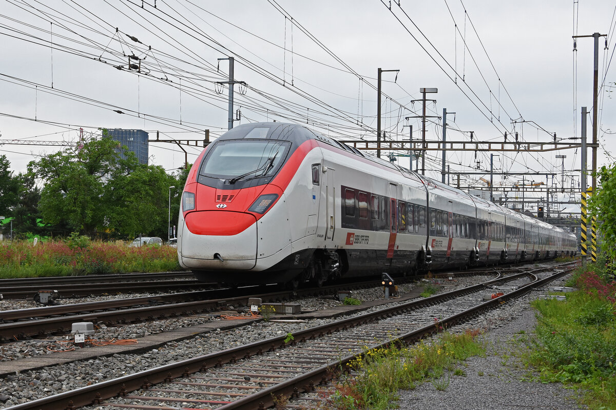 RABe 501 013-3 Giruno durchfährt am 05.06.2025 den Bahnhof Pratteln.