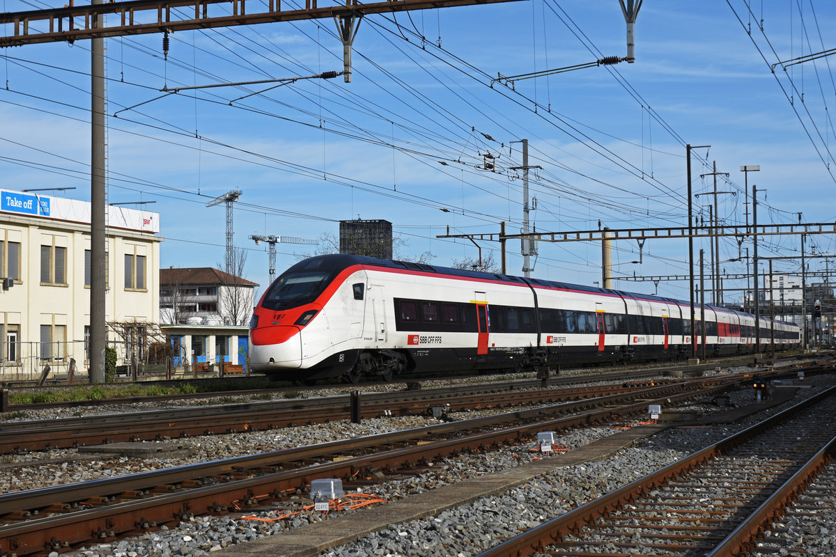 RABe 501 015-8 Giruno durchfährt den Bahnhof Pratteln. Die Aufnahme stammt vom 09.02.2020.