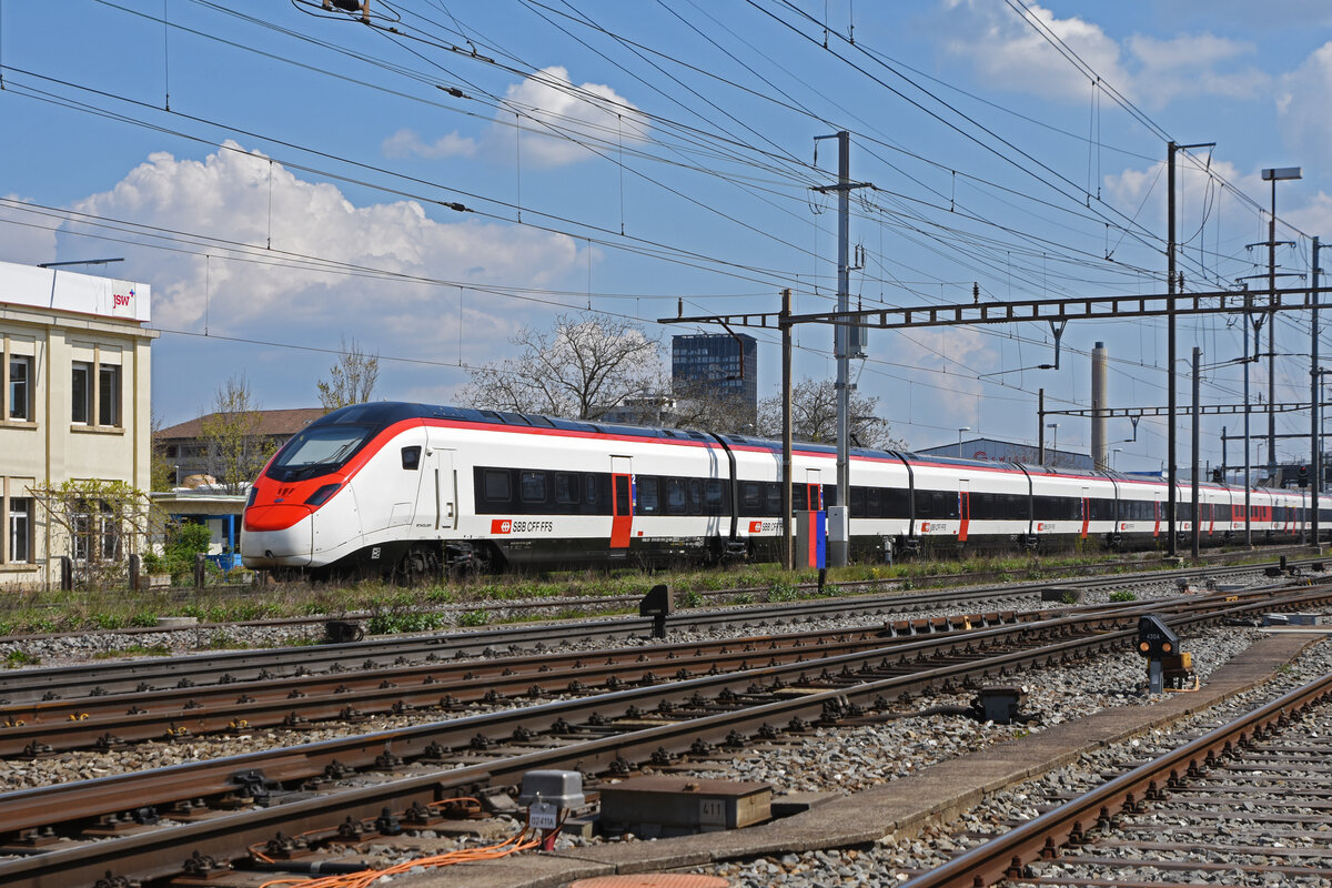 RABe 501 016-6 Giruno durchfährt den Bahnhof Pratteln. Die Aufnahme stammt vom 21.04.2021.