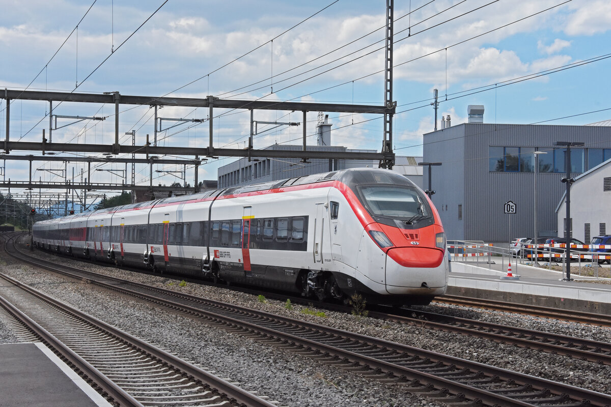 RABe 501 018-2 Giruno durchfährt am 10.06.2024 den Bahnhof Rupperswil.