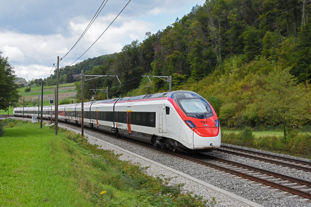 RABe 501 019-0 Giruno fährt am 20.09.2022 Richtung Bahnhof Gelterkinden.